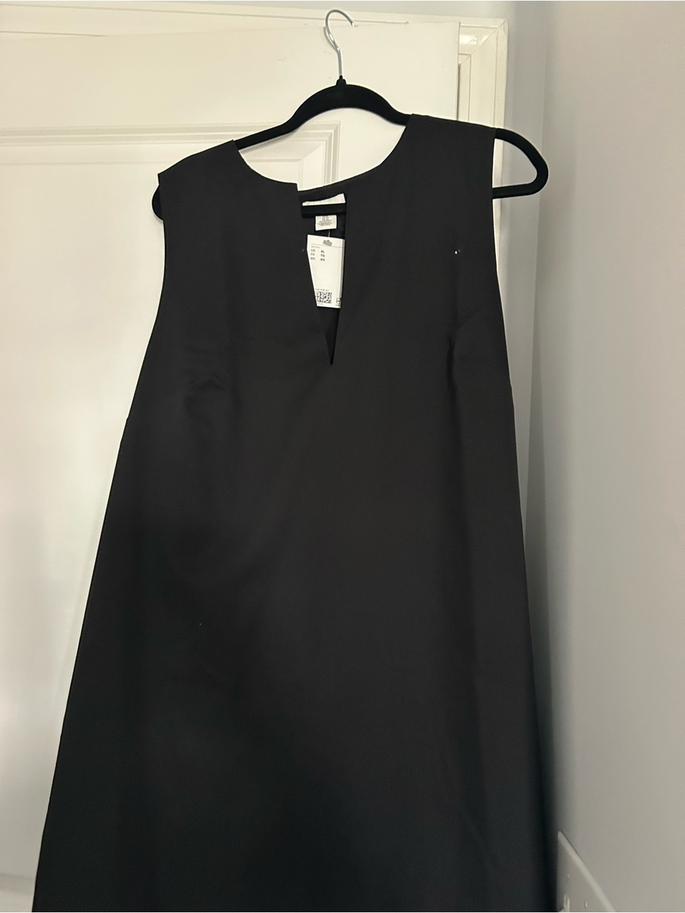 H&M Black Sleeveless Shift Mini Dress with V-Notch